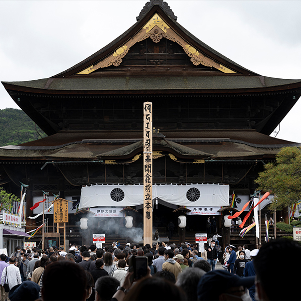 善光寺御開帳の回向柱