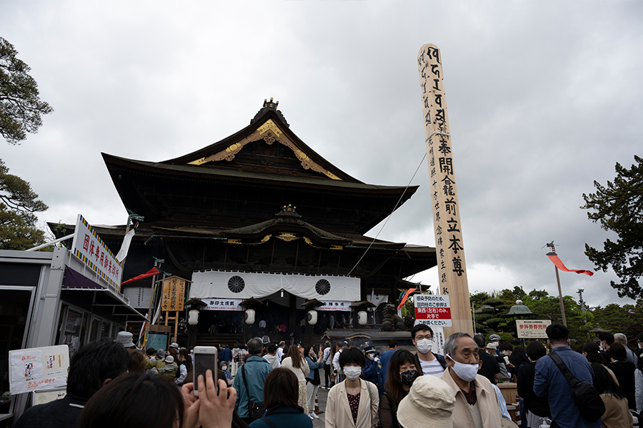 善光寺御開帳の回向柱
