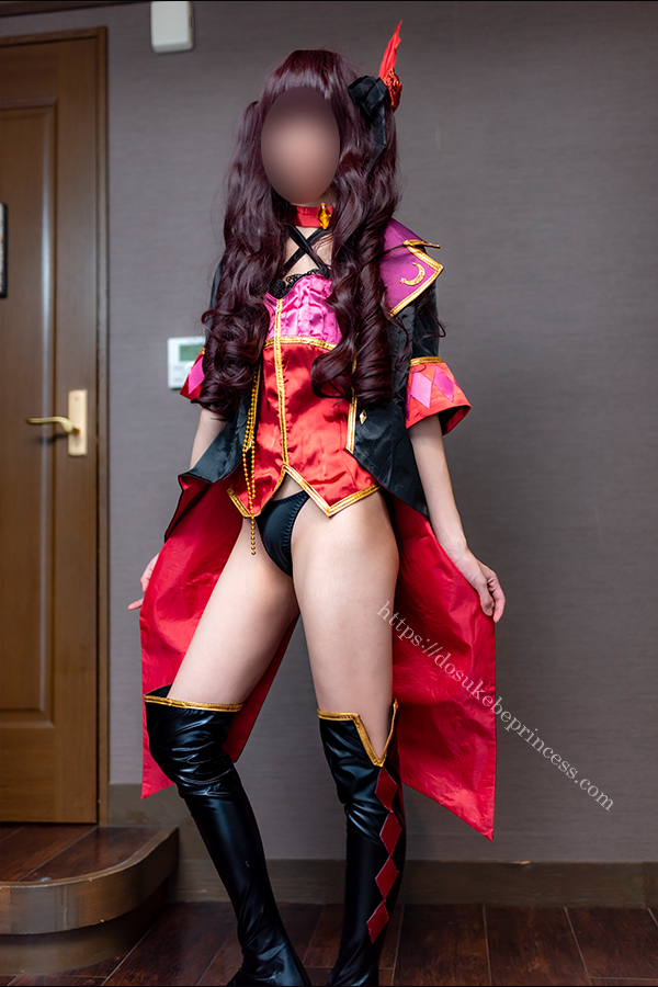 アイドルマスターシンデレラガールズ一ノ瀬志希のコスプレでポーズをとりパンティをみせるコスプレイヤー