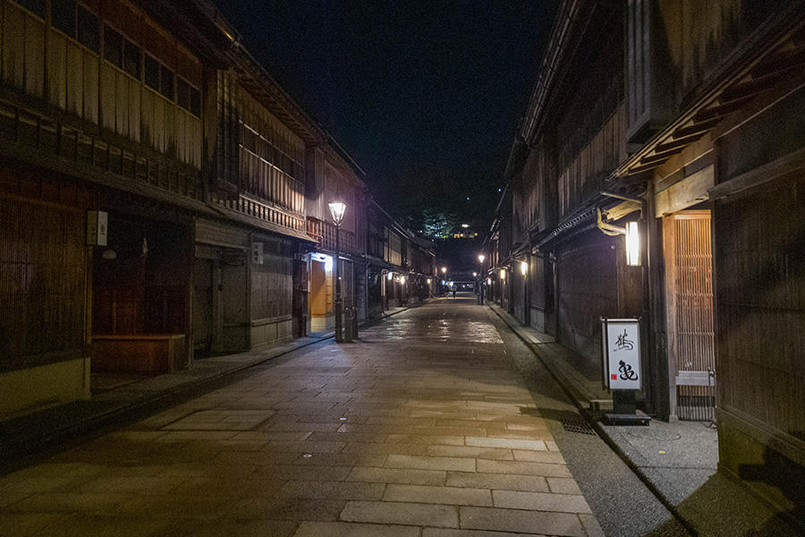 夜の東茶屋街