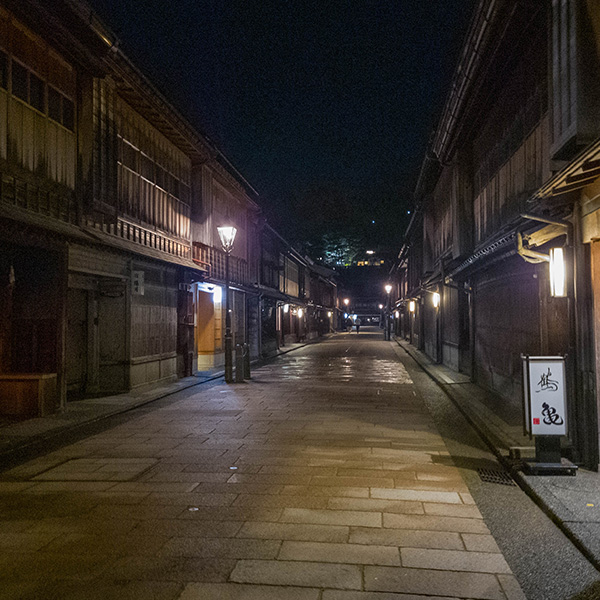 夜の東茶屋街