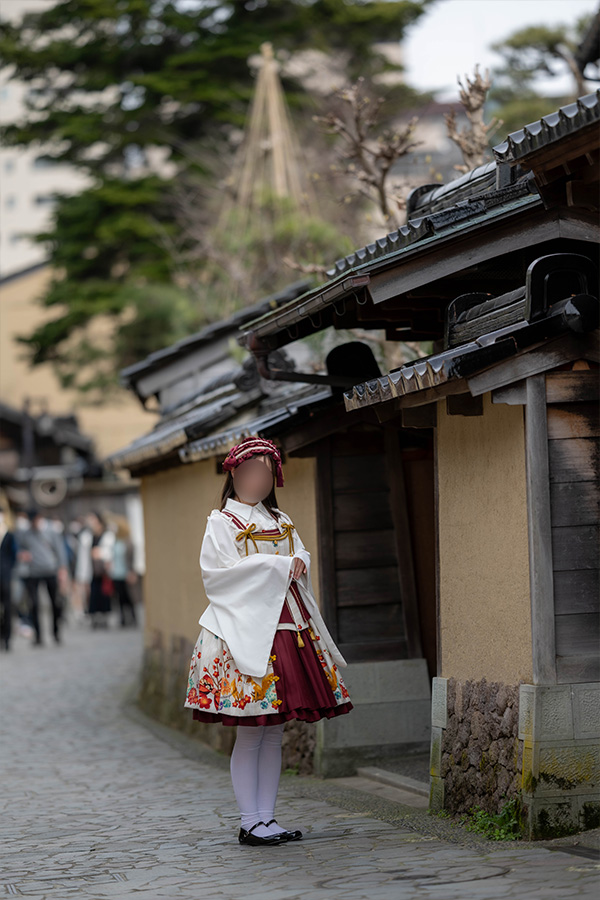 長町武家屋敷跡を観光するロリータ服の女の子