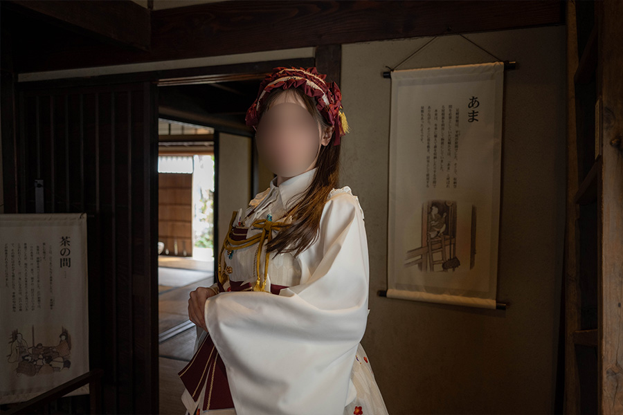 足軽資料館を見学するロリータ服の女の子