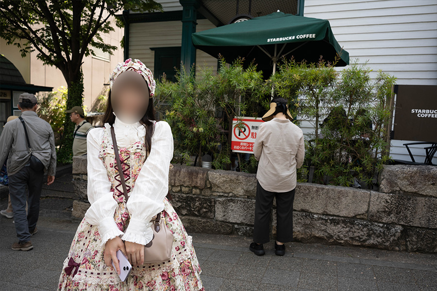 スターバックス神戸北野異人館街とロリータ服の女の子