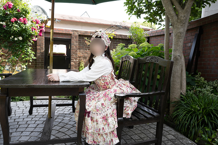 神戸北野異人館を見学するロリータ服の女の子