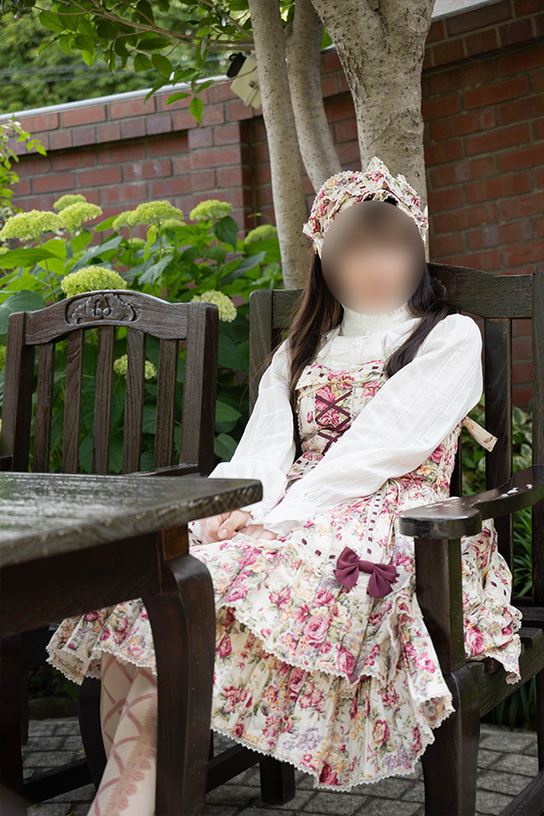 神戸北野異人館を見学するロリータ服の女の子