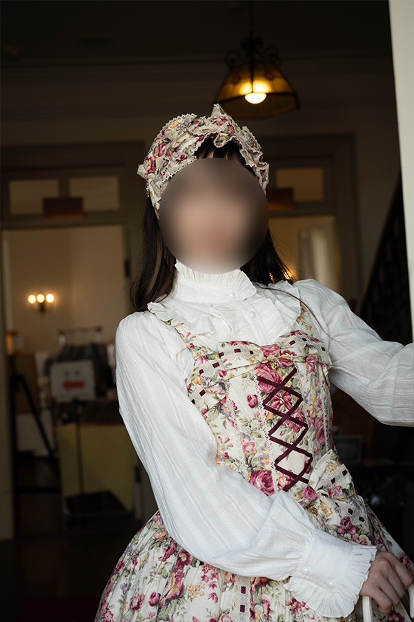 神戸北野異人館を見学するロリータ服の女の子