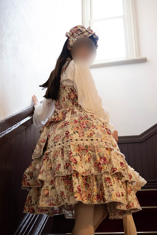 神戸北野異人館を見学するロリータ服の女の子