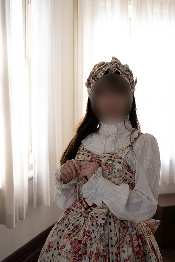 神戸北野異人館を見学するロリータ服の女の子