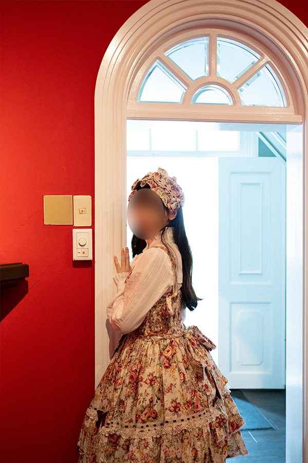 神戸北野異人館を見学するロリータ服の女の子