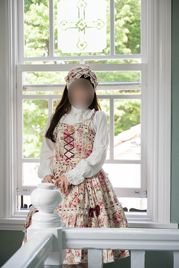 神戸北野異人館を見学するロリータ服の女の子