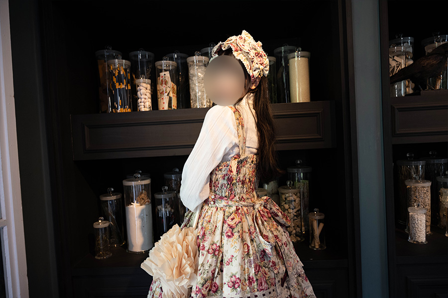 神戸北野異人館を見学するロリータ服の女の子