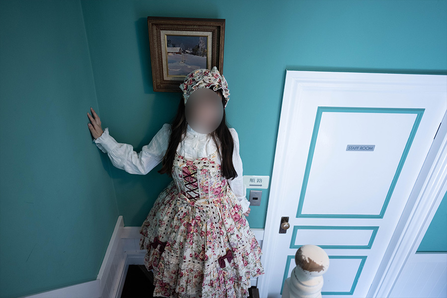 神戸北野異人館を見学するロリータ服の女の子