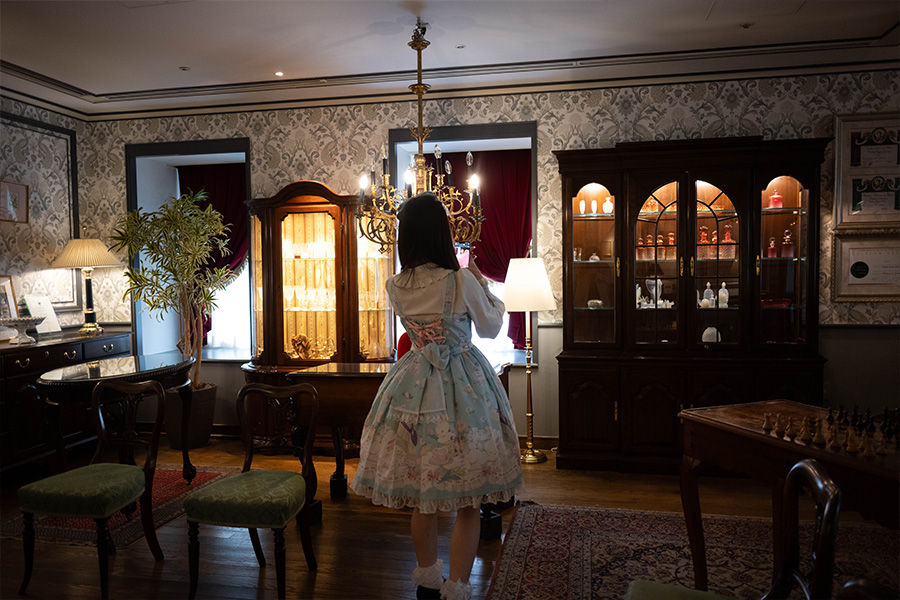 神戸北野ホテルのロビーとロリィタ服の女の子